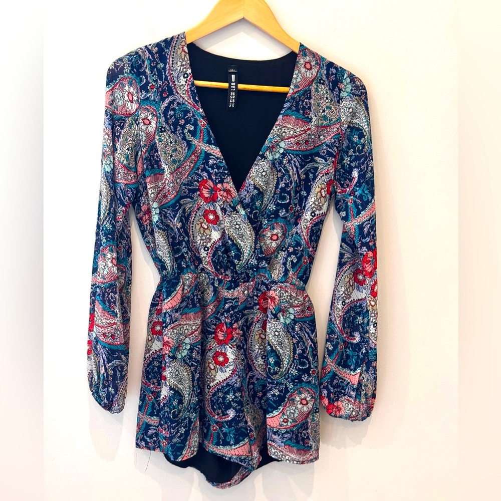Design Lab paisley multicolor long sleeve romper. Lord & Taylor Sz S